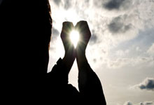 官方：基尔提前与主帅拉普续约到2028年，球队目前排名倒数第一.